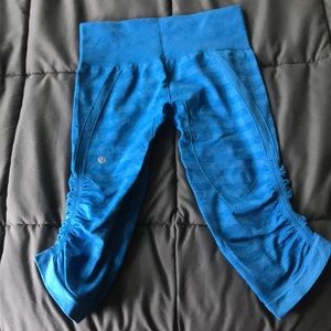 Lululemmon size 4 capris